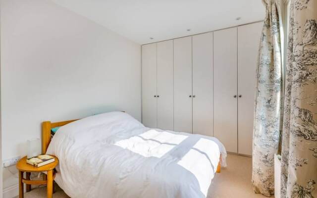 Отель 1 Bedroom West London Home Великобритания, Лондон - отзывы, цены и фото номеров - забронировать отель 1 Bedroom West London Home онлайн комната для гостей