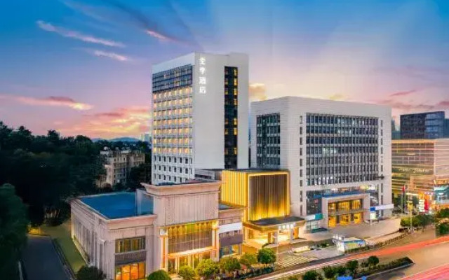Ji Hotel (Guiyang Baiyun Middle Road Metro Station)