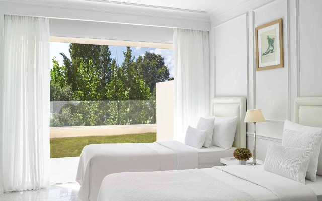 Corfu Imperial, A Resort to Live