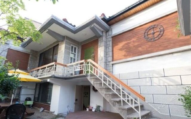 Отель Хостел Birdsnest Hongdae Южная Корея, Сеул - 2 отзыва об отеле, цены и фото номеров - забронировать отель Хостел Birdsnest Hongdae онлайн вид на фасад