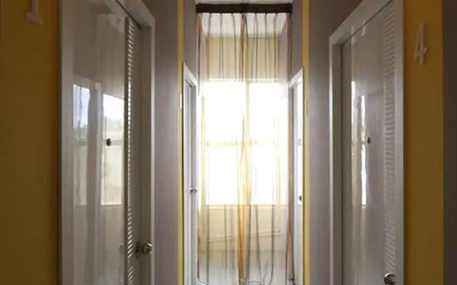 Warm Blanket Hotel - Hostel
