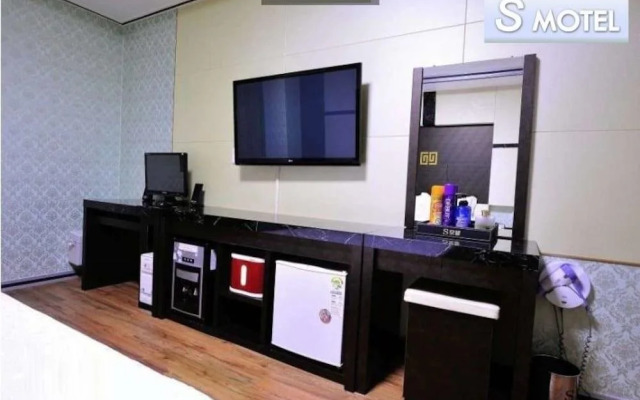 S Motel