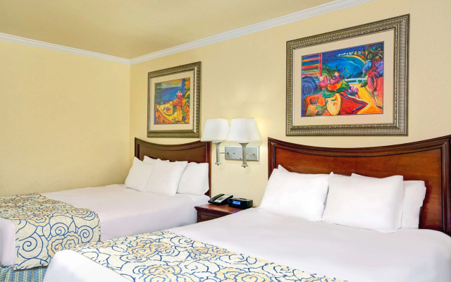 Super 8 by Wyndham Santa Cruz Beach