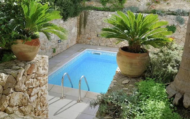Apartment in Salento With Sea View & Pool