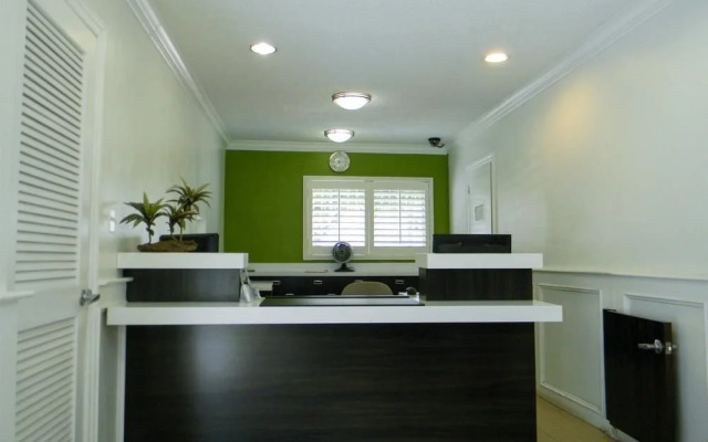 Studio 6 Van Nuys