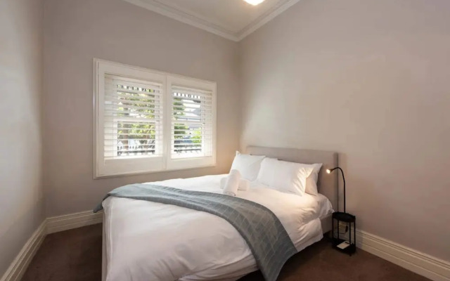 Renovated 3 Bedroom Family Home in Richmond With Parking