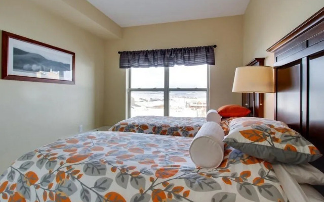 Contemporary Slopeside Condo