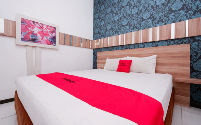 RedDoorz near Plaza Simpang Lima