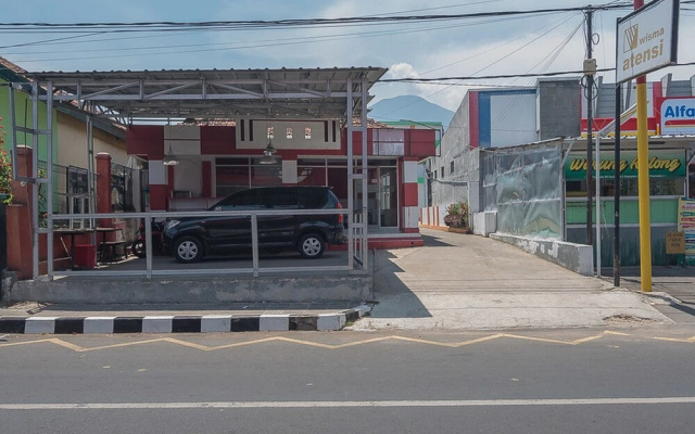 Wisma Atensi by RedDoorz