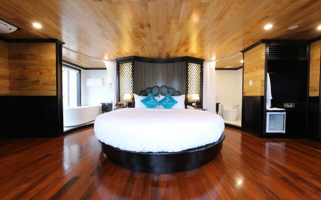 Отель Halong Serenity Cruise Вьетнам, Халонг - отзывы, цены и фото номеров - забронировать отель Halong Serenity Cruise онлайн комната для гостей