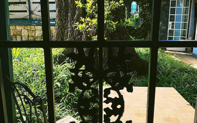 Sherwood's Country House
