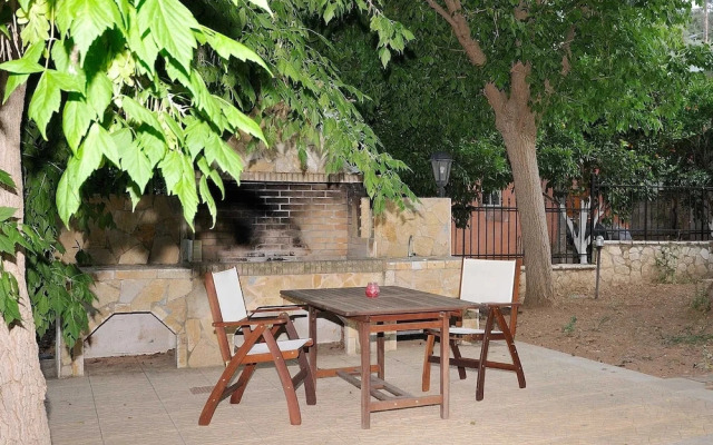 Family Maisonette by the Beach with Pool