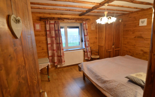 Spacious holkiday home in Mettet with large garden