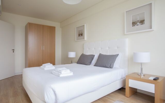 Апартаменты Liiiving In Porto - Downtown View Apartment комната для гостей