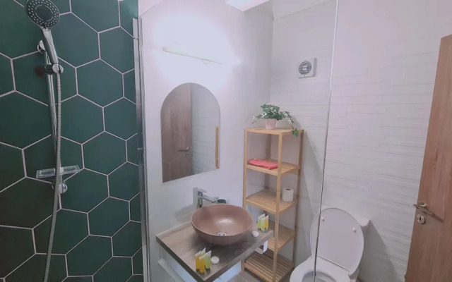 83 Lim3 - Stay Sunlit Apartment