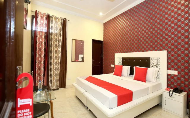 OYO 13102 Hotel Adarsh