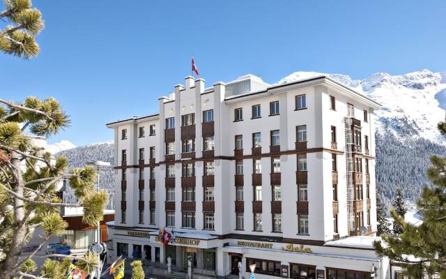 Schweizerhof Swiss Quality Hotel вид на фасад