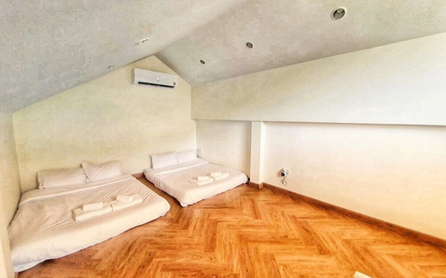 Level TWO pool villa Sriracha