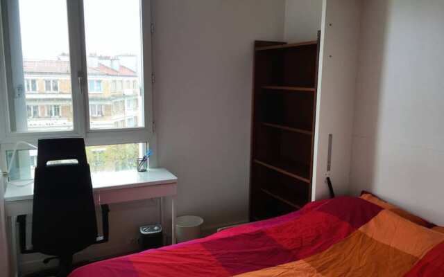 Отель 2 Bedroom Flat Near Père Lachaise комната для гостей