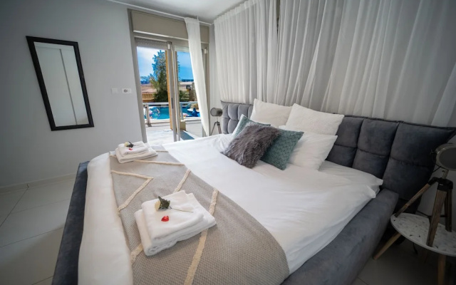 Private Pool 3Bdr Sea View