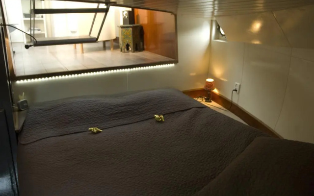 Houseboat Ms Luctor