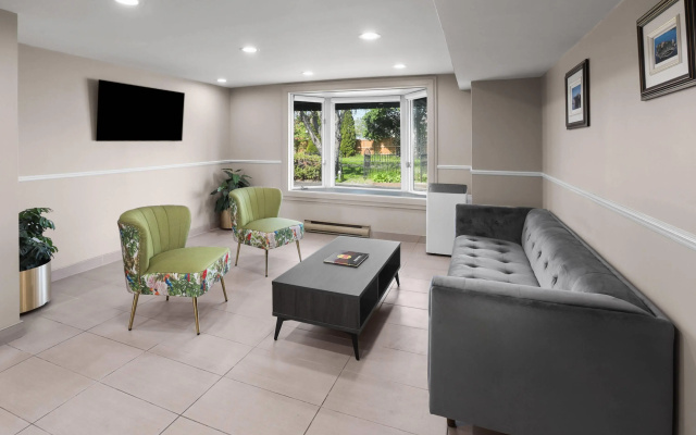 Super 8 by Wyndham Gananoque/Country Squire Resort