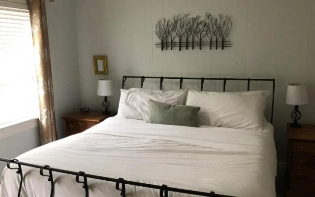 The Frogtown Inn And 6 Acres Restaurant
