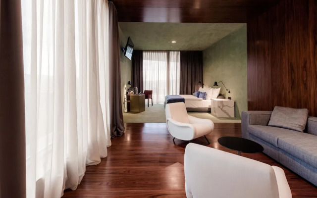 ROXANICH Winery and Design Hotel