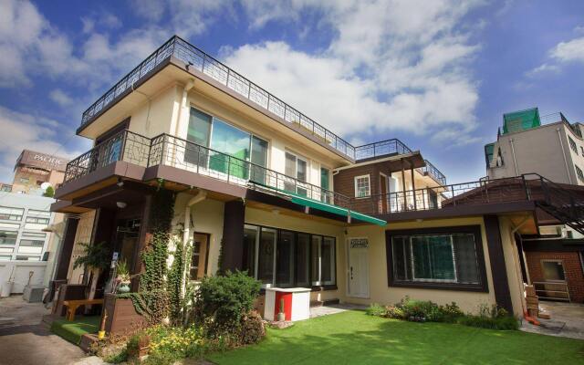Отель 24 Guesthouse Namsan Garden вид на фасад