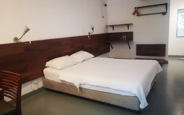 OYO 161 Lodge Paradize Hotel
