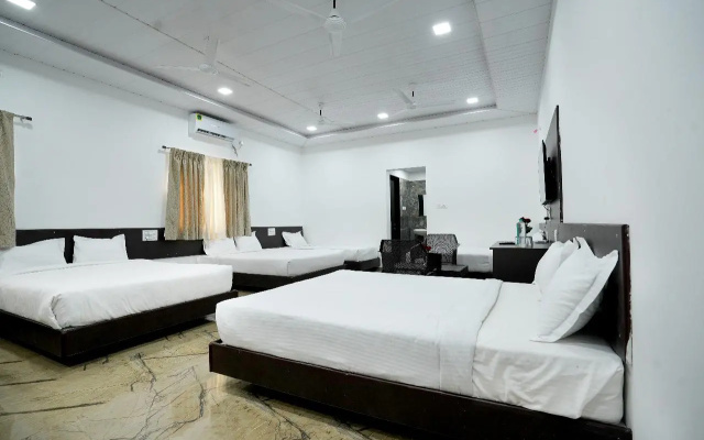 Fintastic Beach Resort