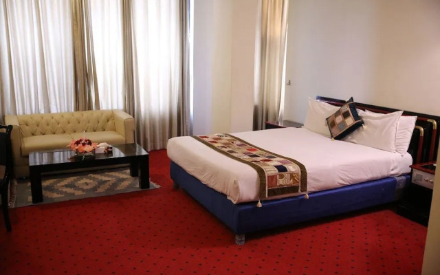 Hotel de Papae Intl