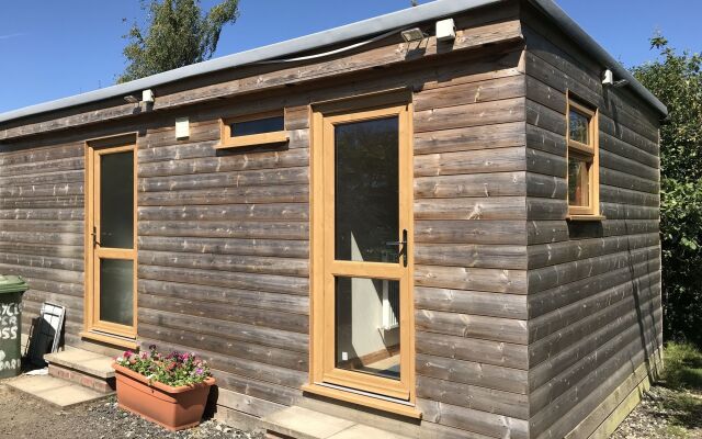 Отель Wolds Glamping вид на фасад