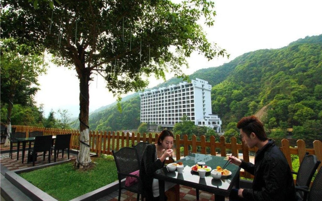 Xinfeng Utop Spring Primeval Forest Resorts