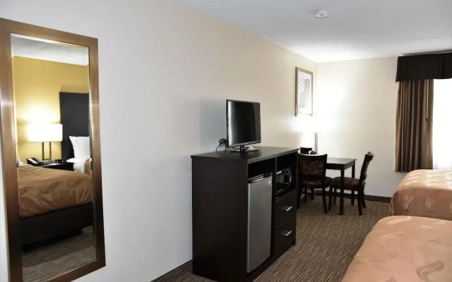 Quality Inn & Suites Metropolis I-24