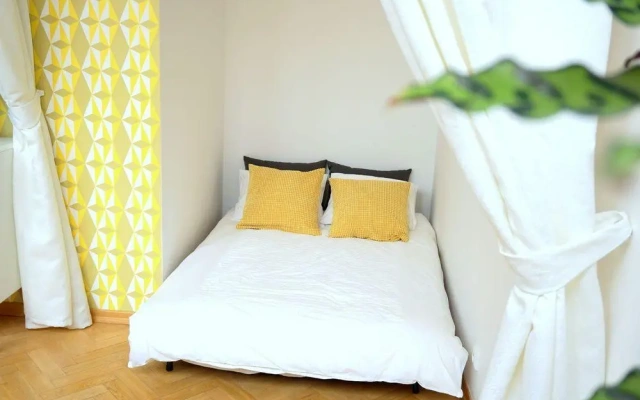 Decadent Art Deco Apartment in Old Town