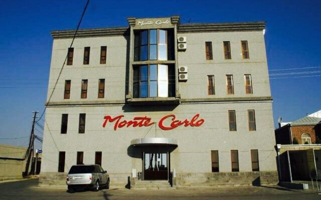 Отель Monte Carlo вид на фасад