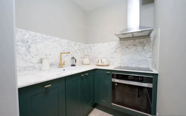 Incredible Hyde Park Apartment PS5