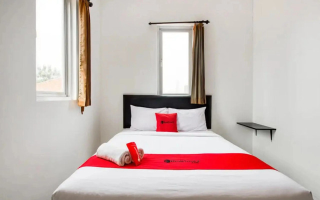 OYO 91035 De Ritz Residence