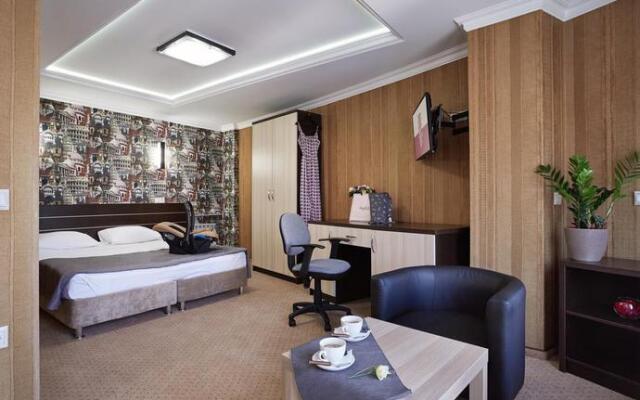 Hotel TORN HOUSE комната для гостей