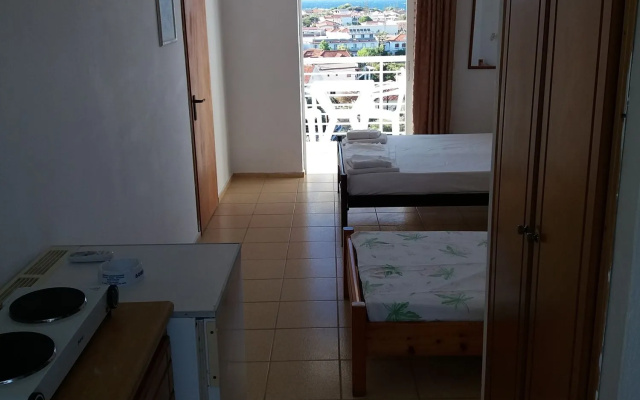 Yanna Studios & Apartments