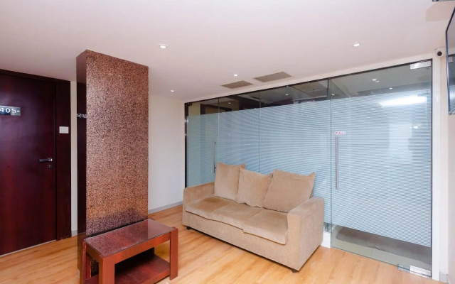 OYO 10019 Malad Residency