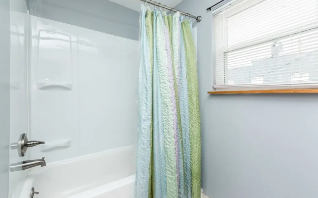 Charming Home Near Harbor&stadiums W/2carparking