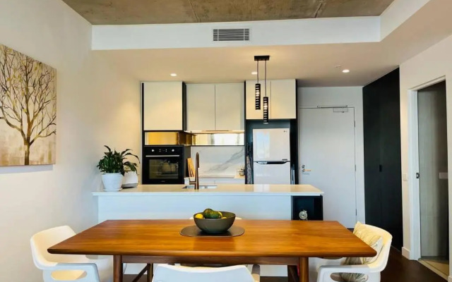 Luxury 1BR + Study near MCG, Tennis Centre & City
