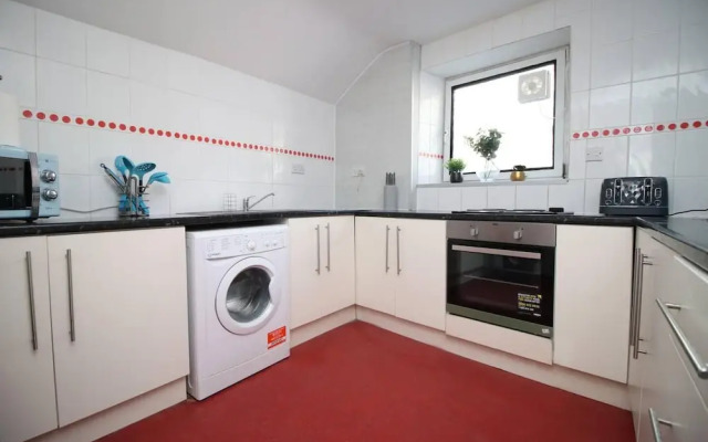4 Bed Flat - Sleeps 4 - Parking - Wifi