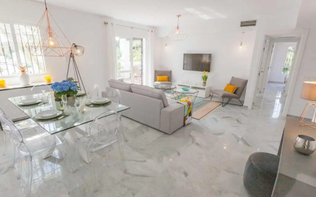 Exquisite Penthouse Suite with Rooftop Terrace
