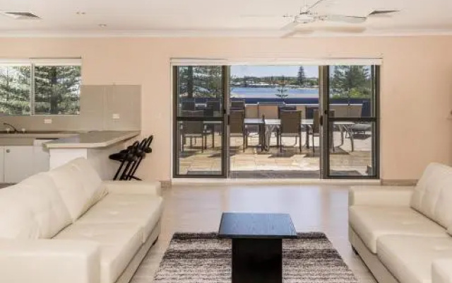 Lakeshore Apartments - Unit 5