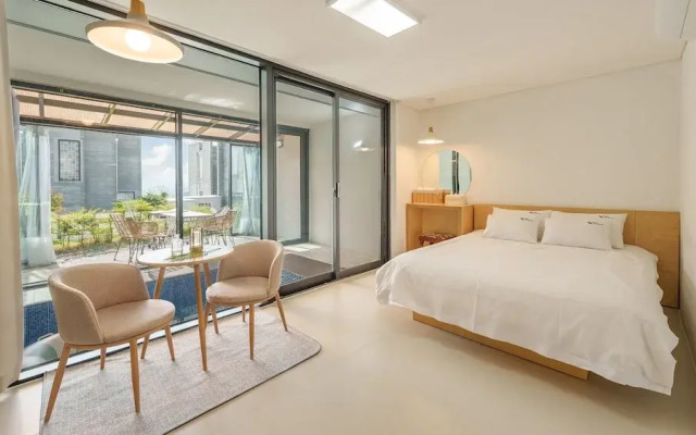 Gyeongju Rose Breeze Pool Villa Pension