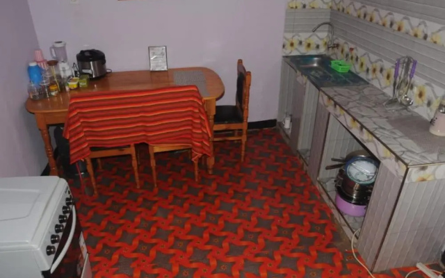 Barie's Apartment & BB