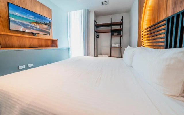 2 Suites, Terrace + Pool - Steps To Indigo Beach!